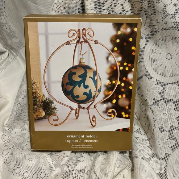 NIB Pier One Ornament Holder with Vintage Hallmark 1995 Santa's Visitor Ornament - Picture 2 of 7